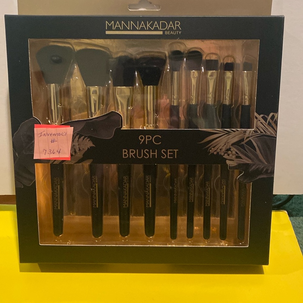 NWT Mannakadar 9 Piece Brush Set